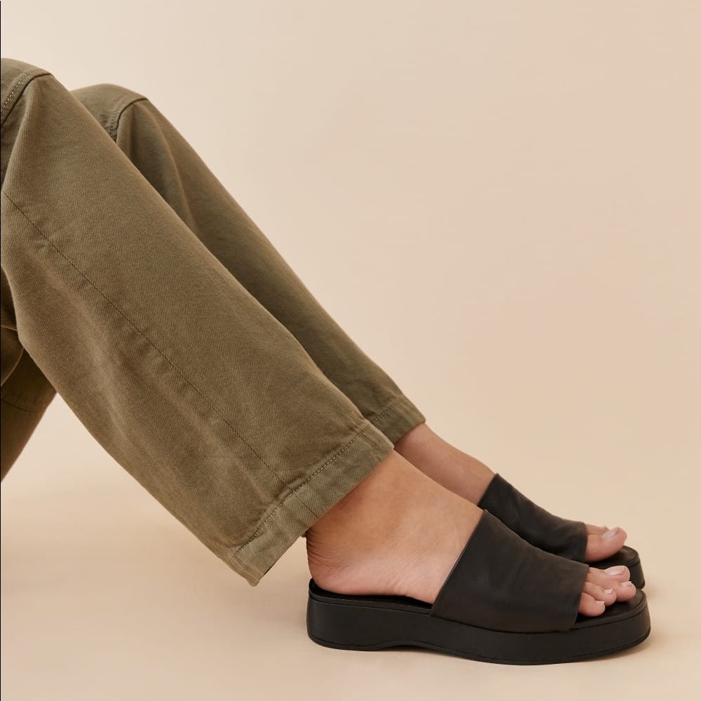 REFORMATION Rue Platform 90s Slide Sandals Black Leather Women’s 8 NEW
